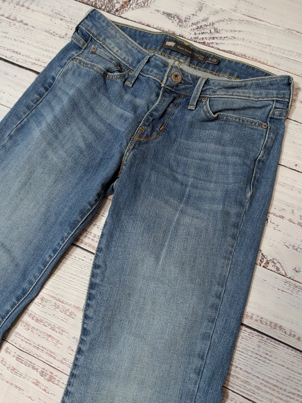 Rare Levi's Slight Curve Classic Rise Bootcut Jeans Size 0/25